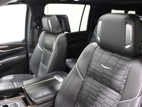 Used 2023 Cadillac Escalade ESV Sport Platinum AWD/4WD image 4