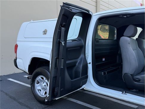 Used 2016 Toyota Tacoma SR image 23