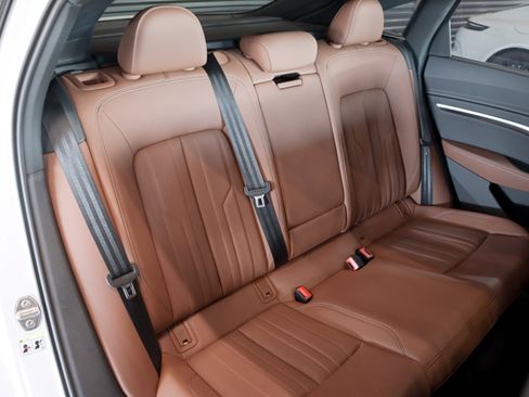 Used 2024 Audi Q8 e-tron Premium Plus image 11