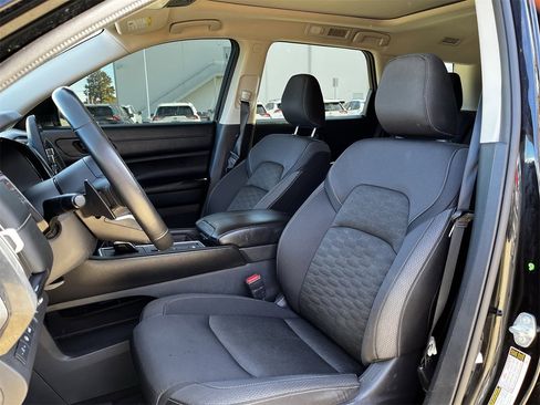 Used 2024 Nissan Pathfinder SV w/ SV Premium Package image 23