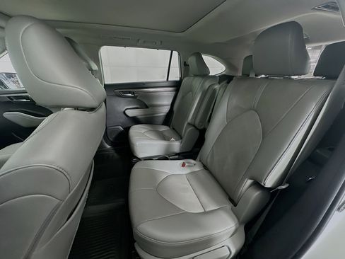 Used 2020 Toyota Highlander Platinum AWD/4WD image 29