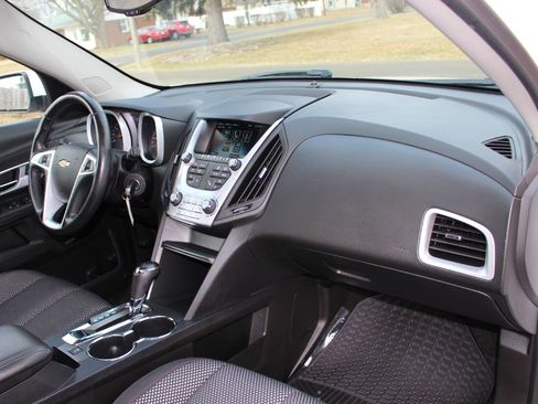 Used 2017 Chevrolet Equinox LT image 40