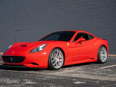 Used 2013 Ferrari California Convertible 2D image 6
