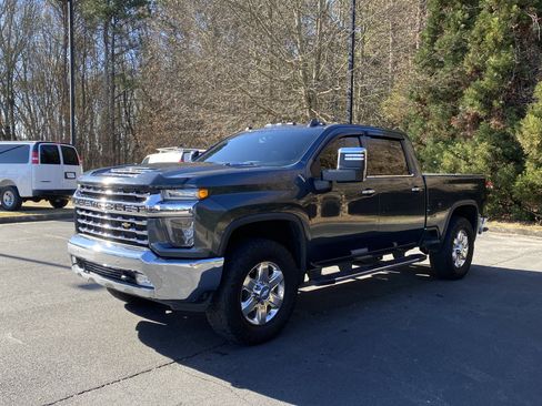 Used 2020 Chevrolet Silverado 2500 LTZ w/ LTZ Plus Package image 3