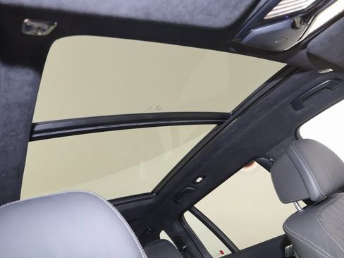 Used 2022 BMW X7 M50i image 11