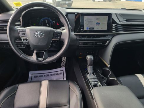 Used 2025 Toyota Camry SE image 13