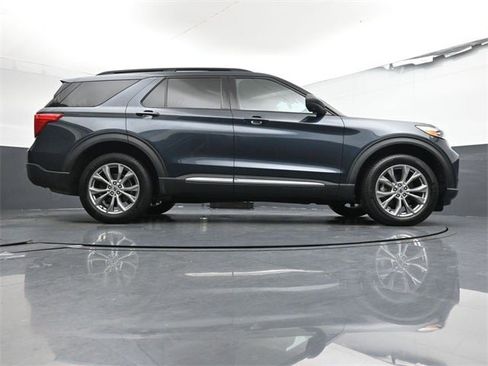 Used 2022 Ford Explorer XLT w/ Equipment Group 202A image 37
