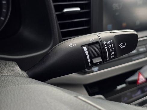Used 2018 Hyundai Elantra Value Edition FWD image 38