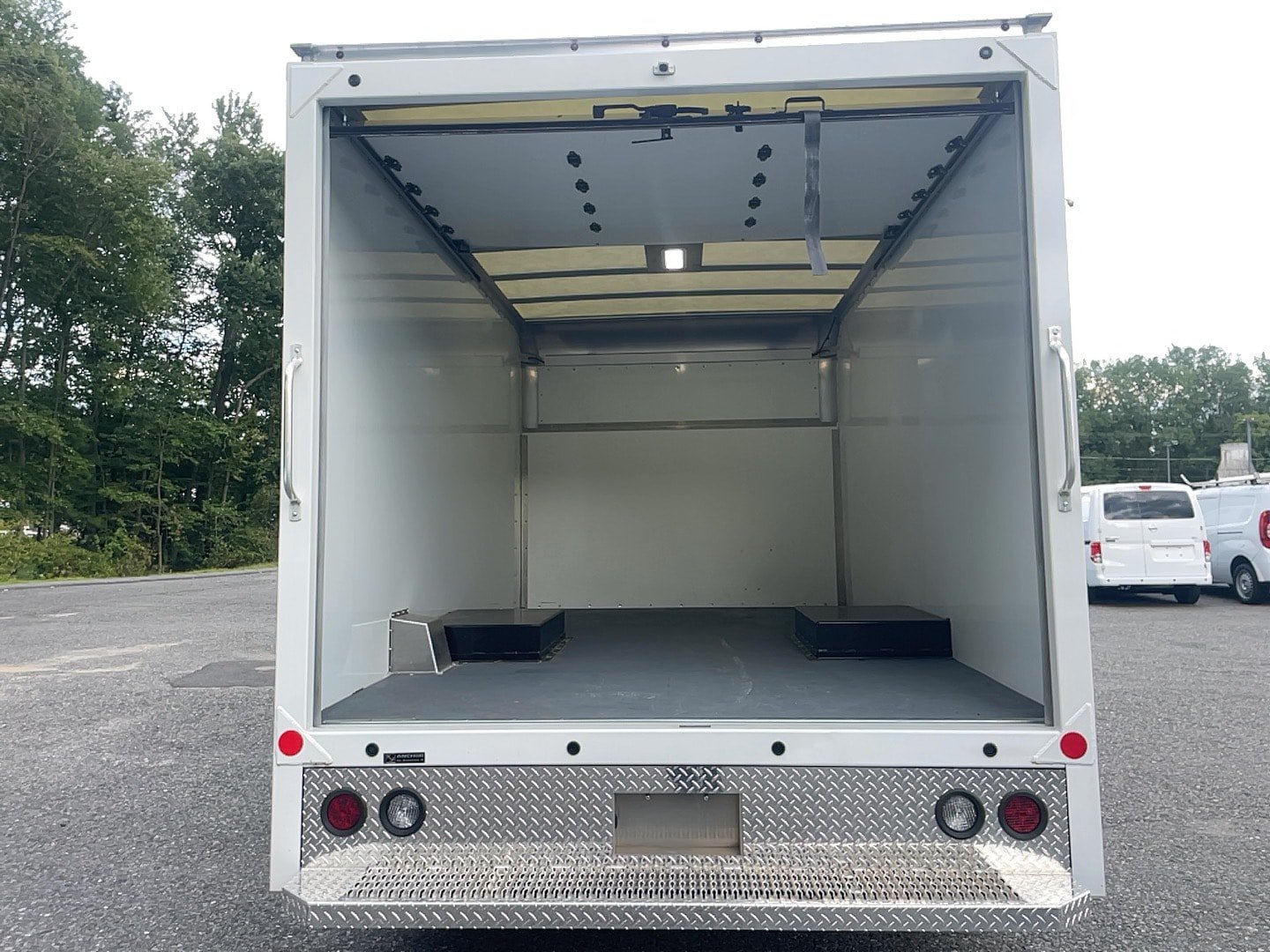 Used 2024 Ford E-450 and Econoline 450 Super Duty w/ Driver's Safety Package RWD image 6