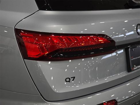 Certified 2025 Audi Q7 2.0T Premium w/ Convenience Plus Package image 29