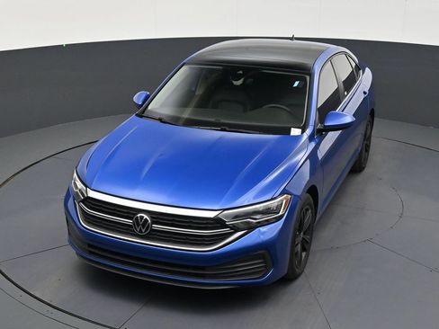 Used 2023 Volkswagen Jetta SE w/ Panoramic Sunroof Package FWD image 19