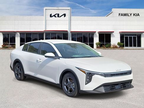 New 2026 Kia K4 LXS FWD image 1