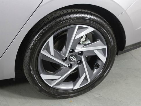 Certified 2025 Hyundai Elantra SEL image 12