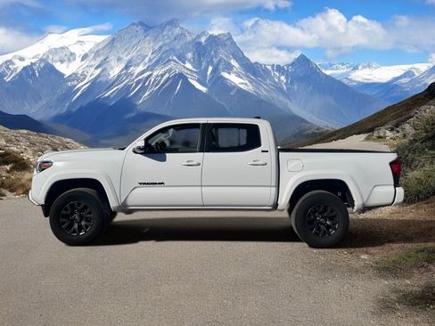 Certified 2023 Toyota Tacoma SR5 image 2