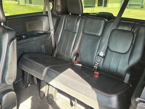 Used 2015 Dodge Grand Caravan R/T image 15