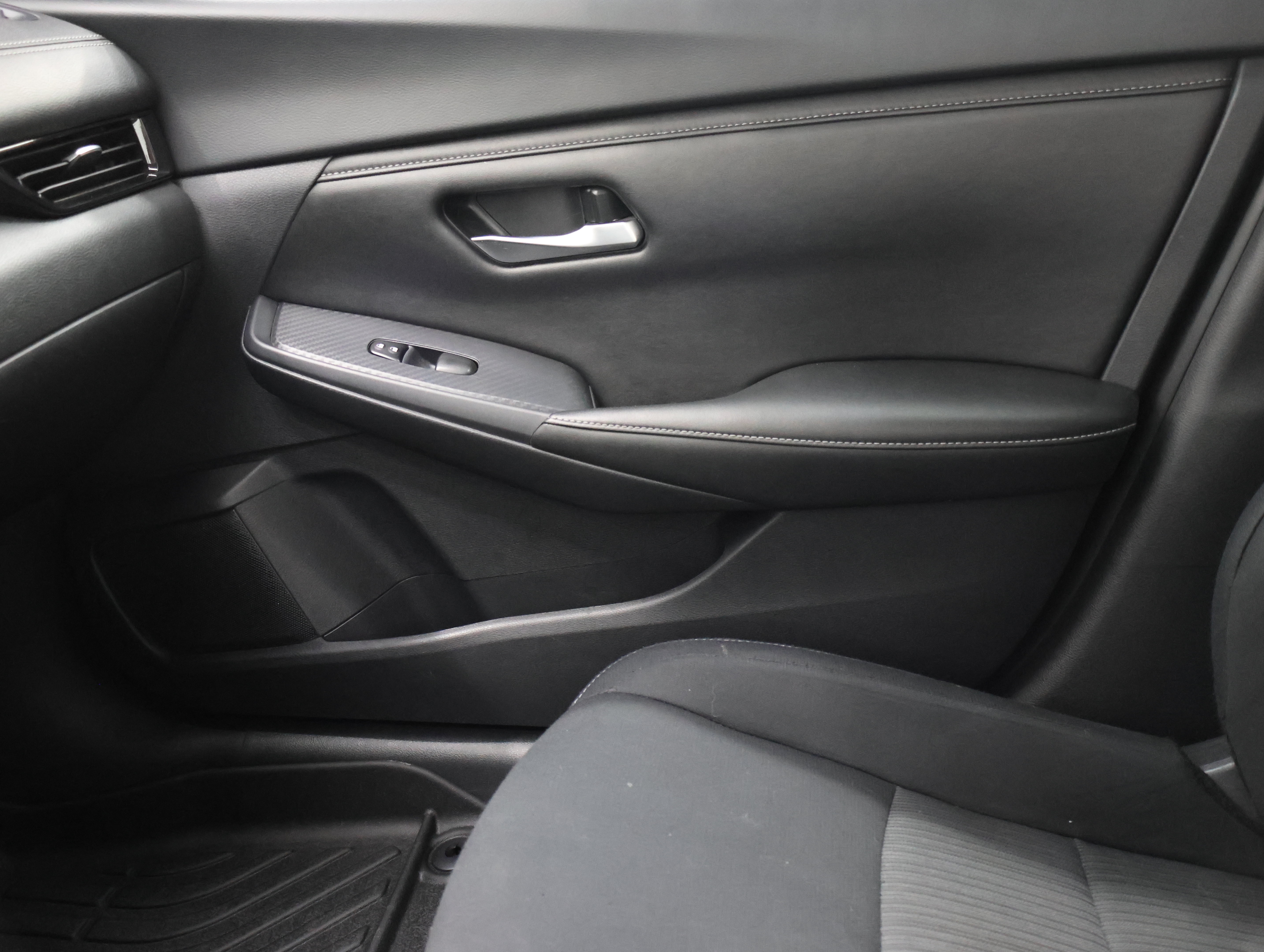 Used 2024 Nissan Sentra SV FWD image 13