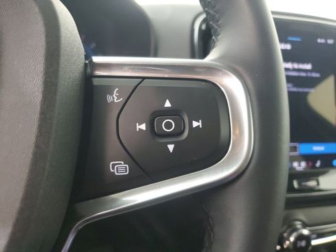 Certified 2025 Volvo XC40 B5 Core image 26