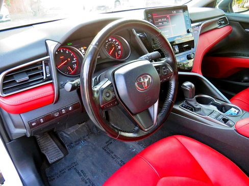 Used 2022 Toyota Camry XSE w/ Carpet Mat Package (TMS) image 15