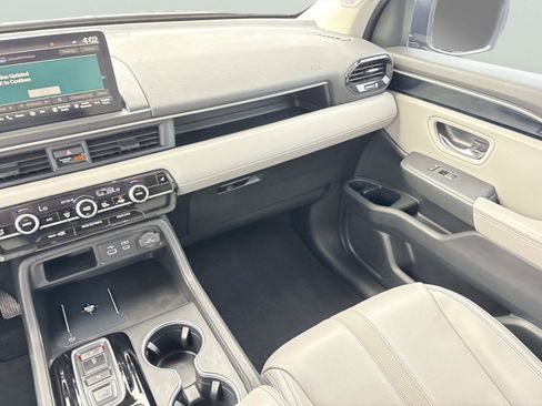 Used 2023 Honda Pilot Touring image 12