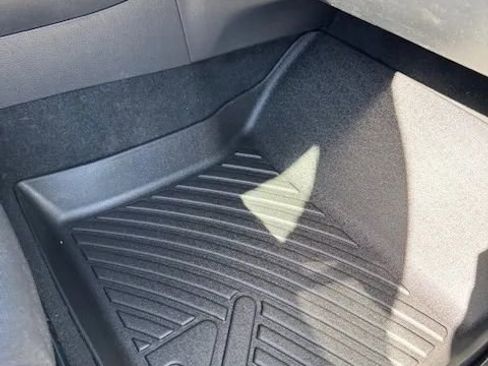 Used 2022 Toyota Corolla LE image 18