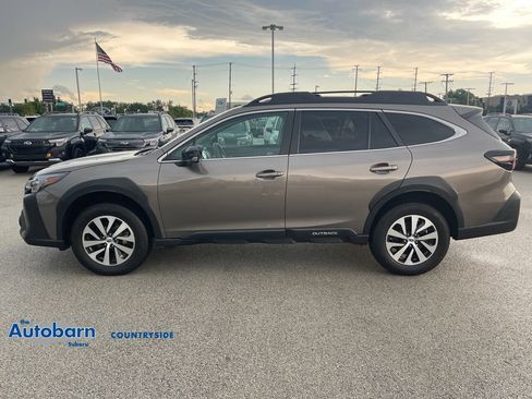 Used 2024 Subaru Outback Premium AWD/4WD image 2