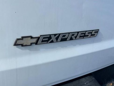 Used 2007 Chevrolet Express 3500 Extended Passenger RWD image 11