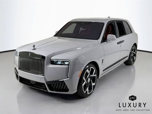Used 2025 Rolls-Royce Cullinan Black Badge AWD/4WD image 4