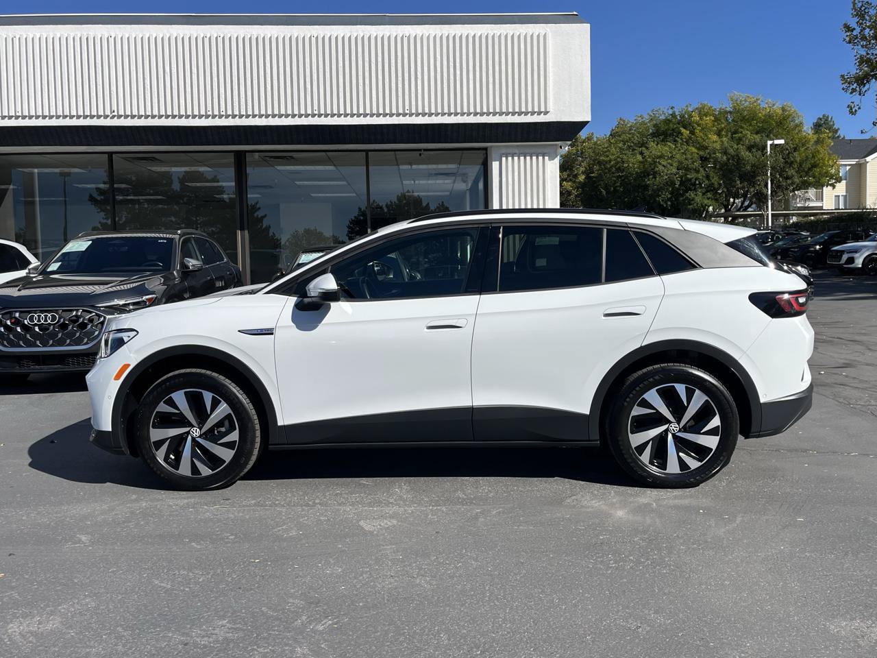 Used 2023 Volkswagen ID.4 Pro AWD/4WD image 17