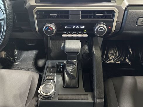 Used 2025 Toyota Tacoma SR5 AWD/4WD image 21