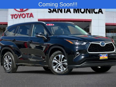 Used 2023 Toyota Highlander XLE AWD/4WD image 1