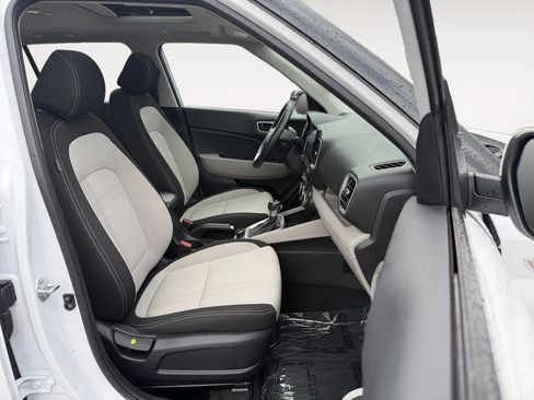 Used 2025 Hyundai Venue SEL FWD image 24