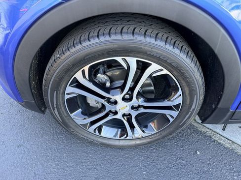 Used 2019 Chevrolet Bolt Premier w/ Infotainment Package image 12