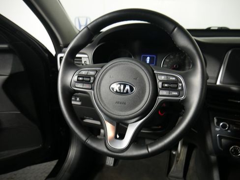 Used 2018 Kia Optima S image 12