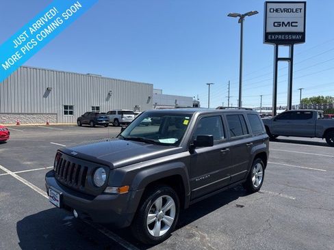 Used 2015 Jeep Patriot Latitude FWD image 1