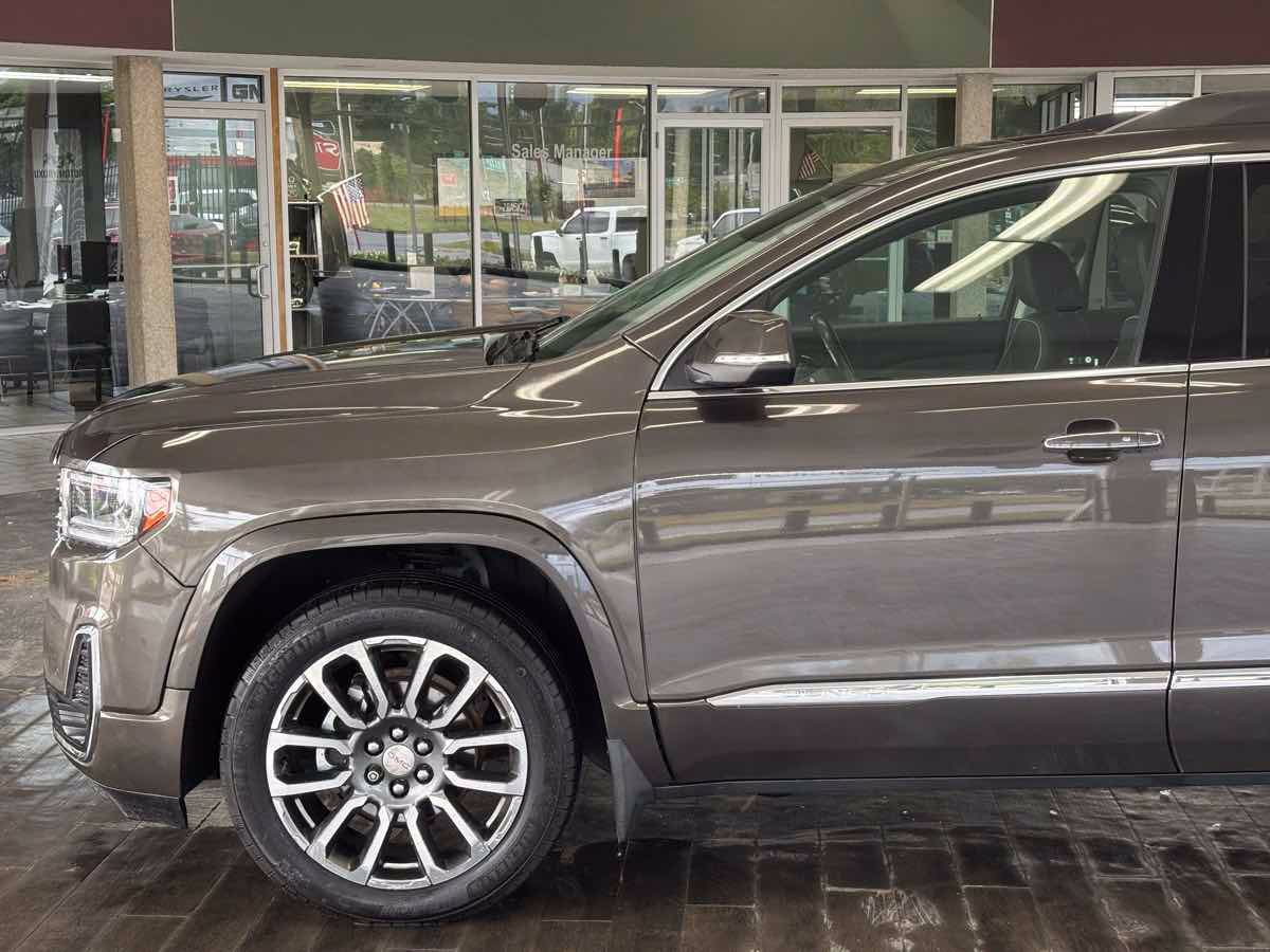 Used 2020 GMC Acadia Denali w/ Technology Package AWD/4WD image 15