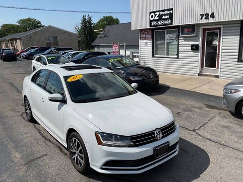 Used 2017 Volkswagen Jetta SE FWD image 1