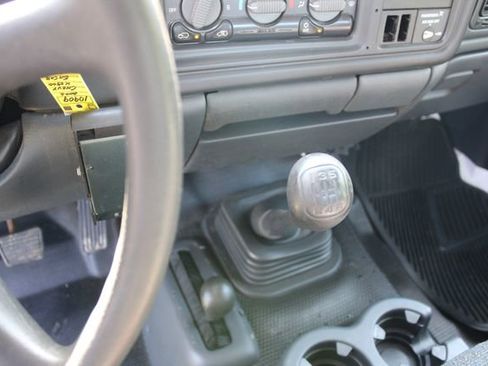 Used 2002 Chevrolet Silverado 2500 4x4 Extended Cab image 23