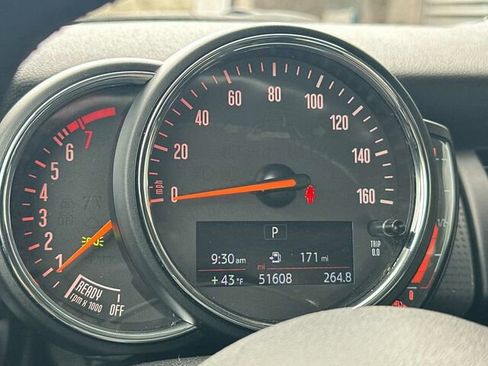 Used 2019 MINI Cooper 4-Door Hardtop w/ Premium Package image 28