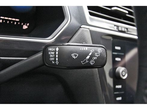 Used 2022 Volkswagen Tiguan SE R-Line AWD/4WD image 19