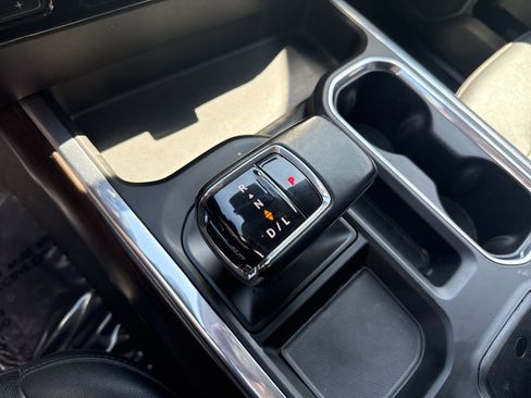 Used 2023 GMC Sierra 1500 SLT w/ SLT Premium Plus Package image 38