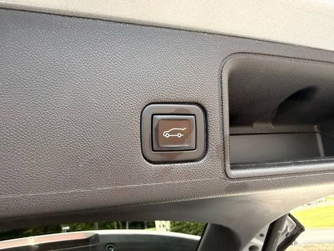 Certified 2024 GMC Terrain SLT AWD/4WD image 12