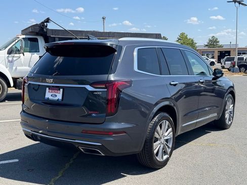 Used 2022 Cadillac XT6 Premium Luxury FWD image 3