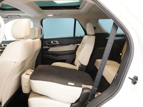 Used 2017 Ford Explorer Platinum image 27