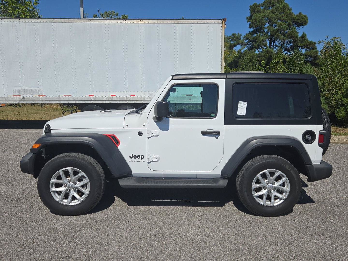 Used 2023 Jeep Wrangler Sport AWD/4WD image 4