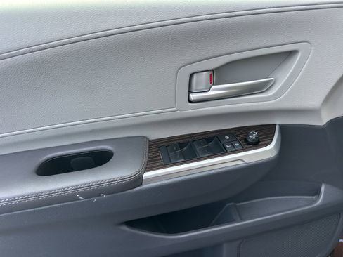 Used 2023 Toyota Sienna XLE image 10