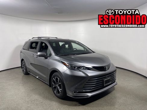 Used 2026 Toyota Sienna Platinum image 1