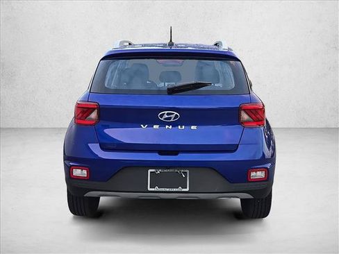 Used 2023 Hyundai Venue SEL FWD image 7