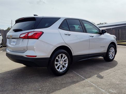 Used 2021 Chevrolet Equinox LS image 9