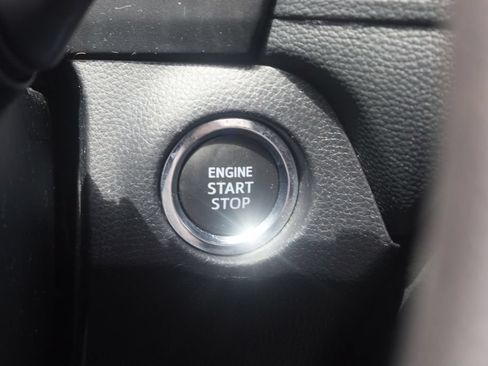 Used 2025 Toyota RAV4 XLE AWD/4WD image 7
