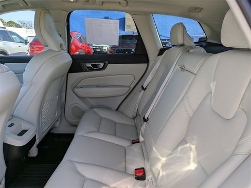 Certified 2023 Volvo XC60 B5 Plus w/ Climate Package image 14